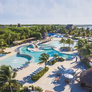 Bluebay Grand Esmeralda Feriested